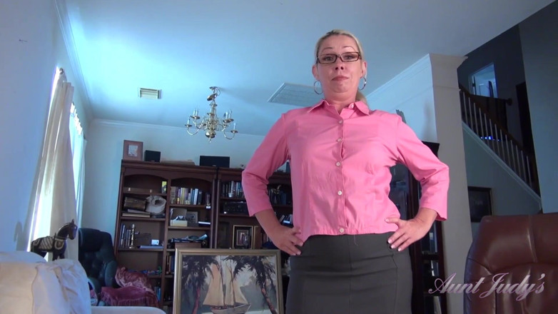 Aunt Judy's: Auntjudys - Twoja owłosiona milf ciocia Liz pozwala spust w jej...