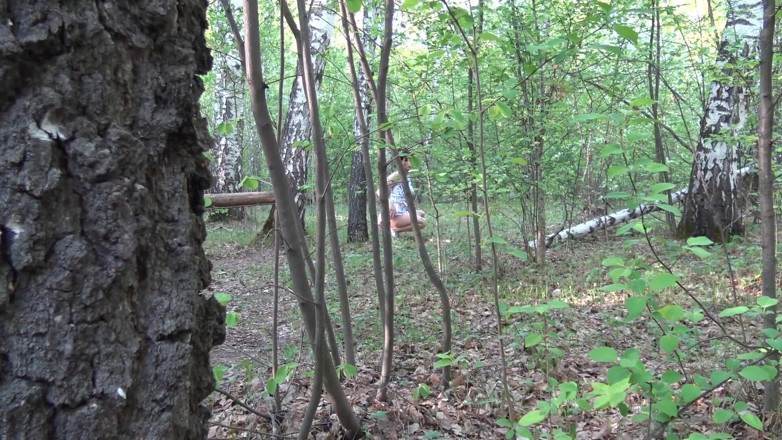 KristinaSlut: Expunându-mi pizda în pădure