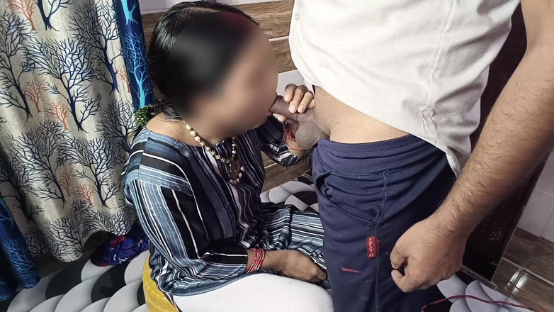 Pyaripooja22: Freundin lädt seinen freund in sein Schlafzimmer ein und lutscht...
