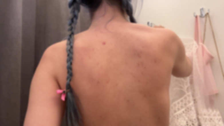 Little_Kitty69: Riesci a vedere i miei capezzoli duri direttamente attraverso questo...