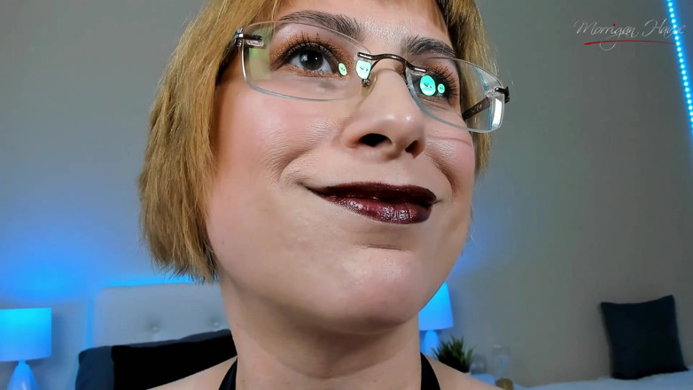 Morrigan Havoc: Aplikace metalické hnědé rtěnky a škádlení rtů