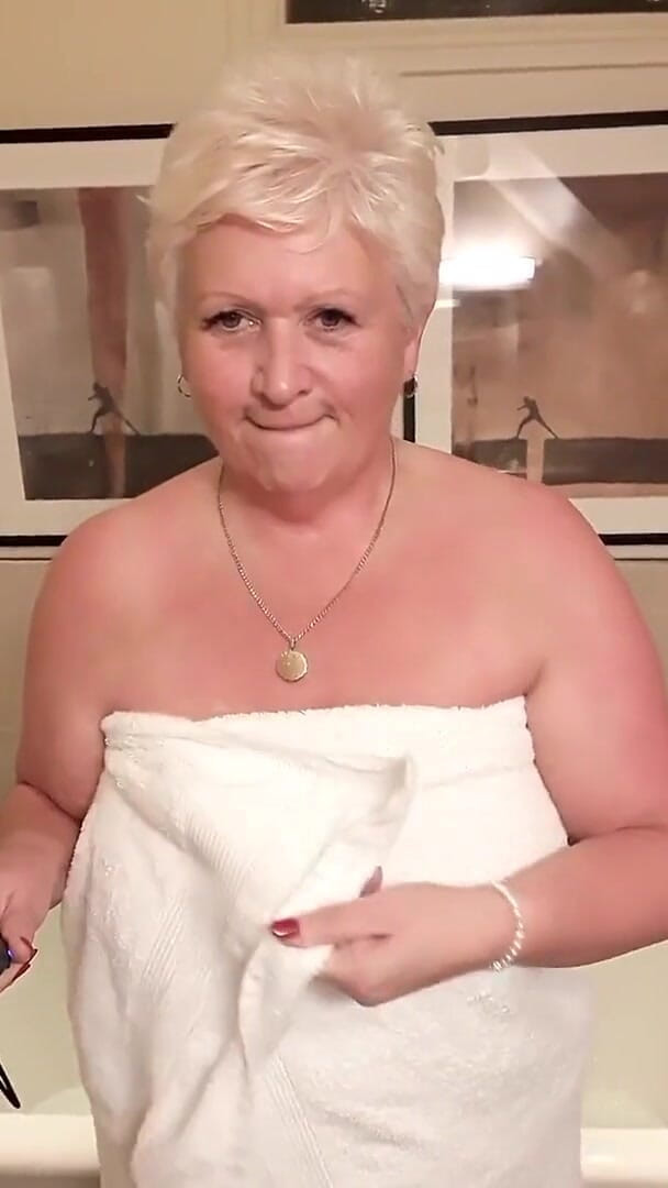 Towel Tease (UK Joolz) Towel Tease (UK Joolz)