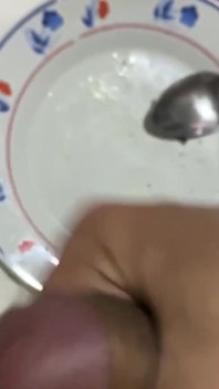 私は大きな搾乳の後に私の精液を飲み込むのが大好きです