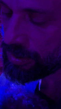 La Latina Bruna Ha Fatto Uno Striptease E Una Deliziosa Sega per Sedurre Il Vecchio Cornuto