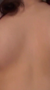 甘い日本人の女の子がたくさんの硬いチンポに取られる
