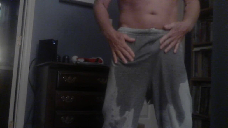 RobertLacrosse: Jag pissar i mina svettar så våta att de måste...