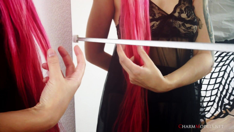 CharmModels: Espejo de espejo en la pared sexy chica de cabello...