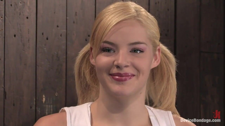 Device Bondage by Kink: Ally Ann, 19 jahre alte blonde mieze mit zöpfen.