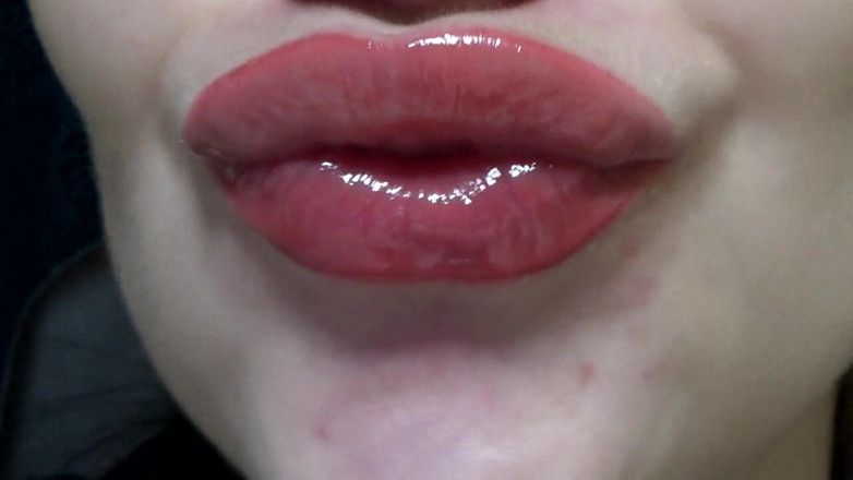 Goddess Misha Goldy: Lips fetish! Kissing! Lips gloss!