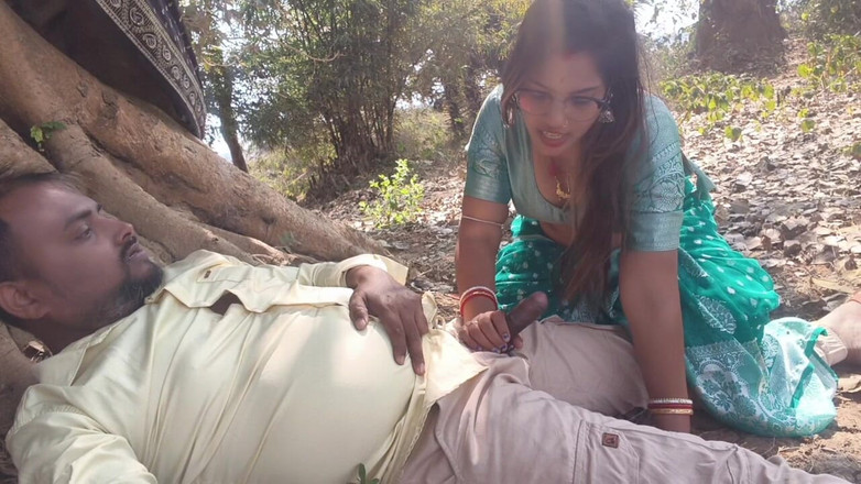 Sona bhabhi: Bengálská sexy vesnická manželka svého manžela a poznává svého přítele...