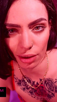 Clara Mia compartilha sua vida sexual com seus seguidores