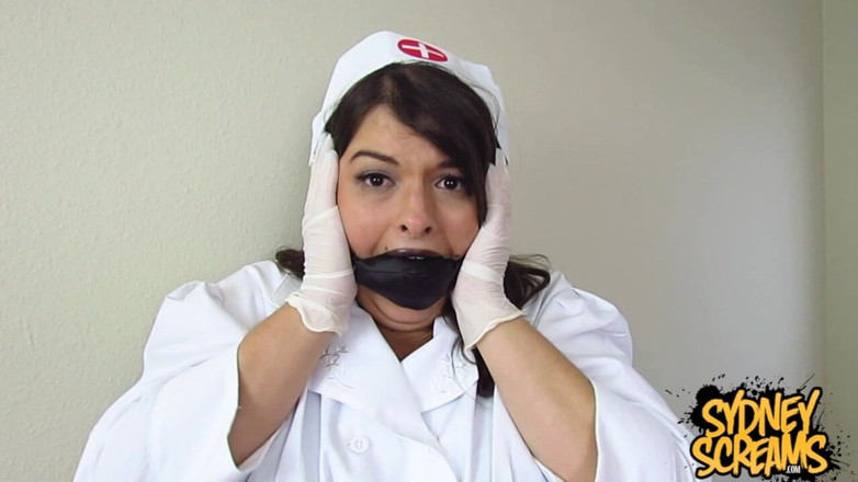 Sydney screams fetish: Ağzı tıkalı hemşire Sydney yalvarıyor - hd wmv