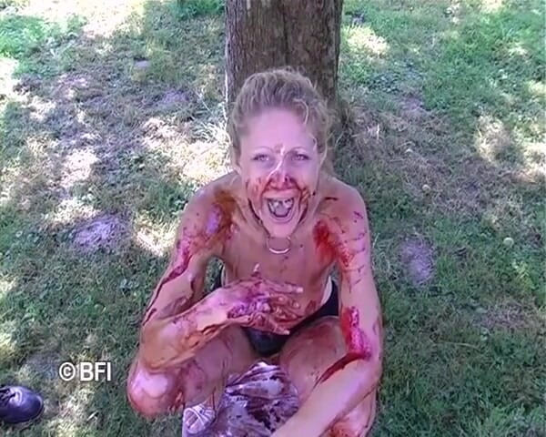 Extreme Insertions: extreme Demütigung bei Lebensmitteln.