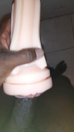 Black guy: Honění S10 E4