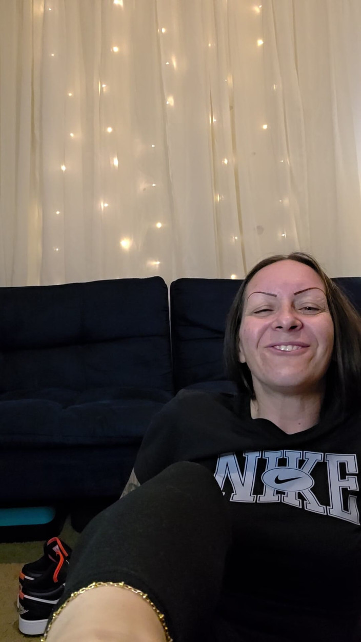 Raven Willow: Upozornění, čichání mých zahýbajících nohou