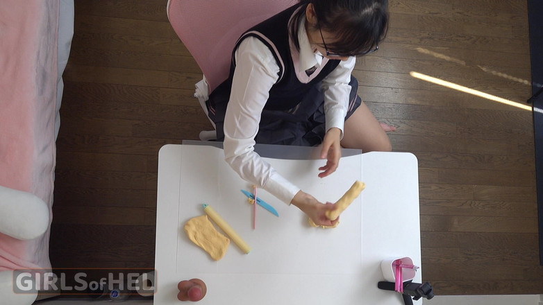 Girls of Hel: 내 겸둥이 의붓딸의 침실을 봐 - 보지 플레이