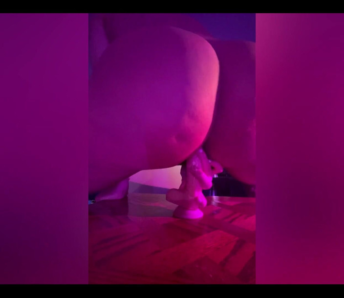 Jayla Cuateco: 新しいセックスの動きを考えて...