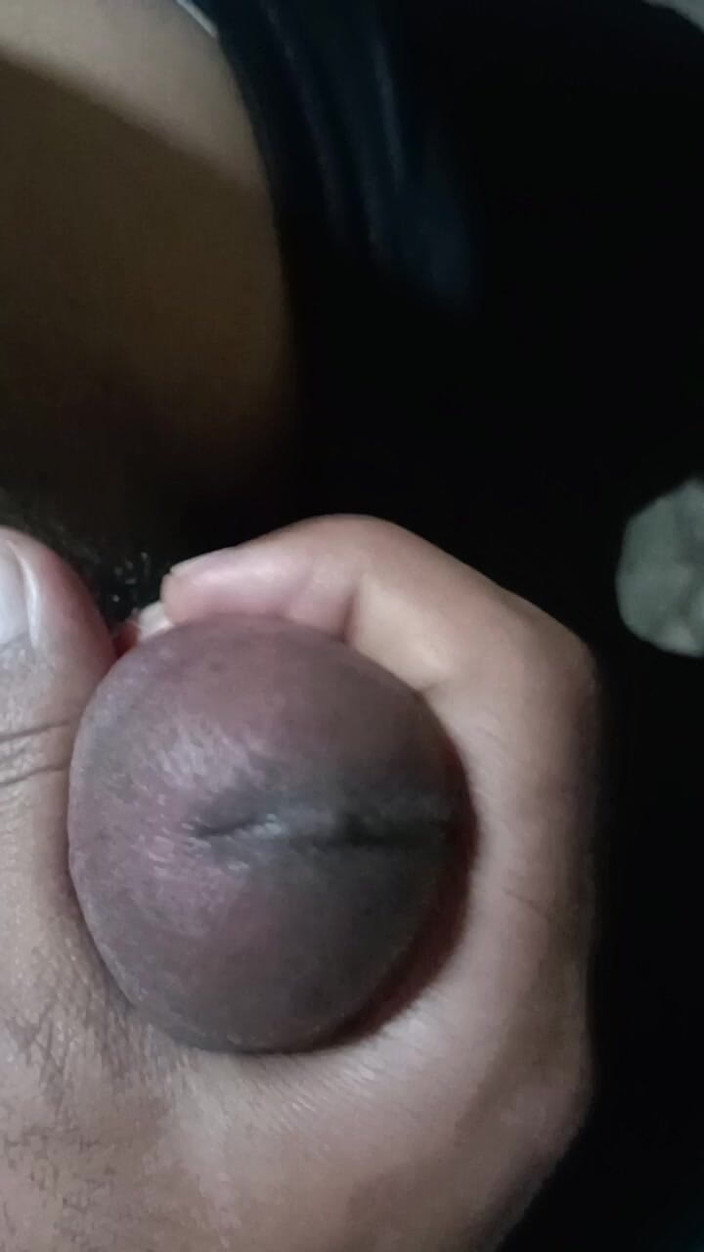 Renata Himalaya: Plusieurs fois, du sperme m’éjacule sur la bite