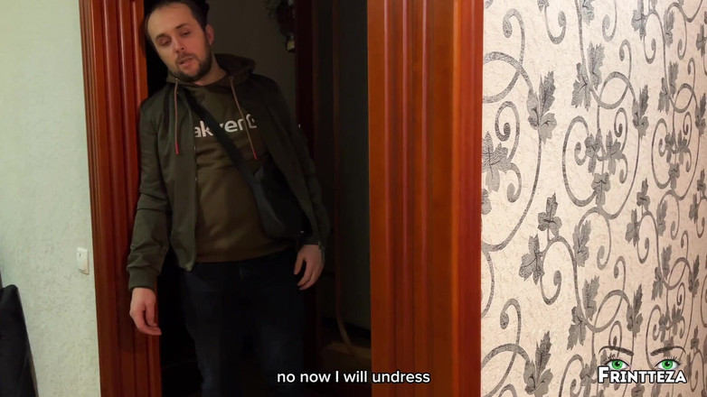 Frintteza: 和继母一起过圣诞节 第1部分。寻找圣诞树的装饰物。中出