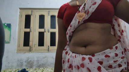 biharisonam: Die Zunge ist sehr scharf, was fickt die Tante?