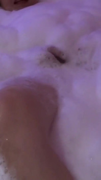Meine schöne ehefrau genießt den whirlpool im motel, bevor sie meinen freund fickt
