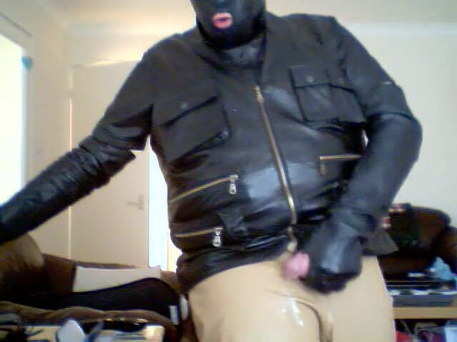 Leatherman63: Éjacule sur mon cuir