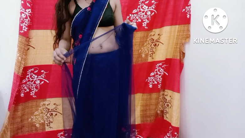 Ankurpriya000: 핫한 비디오: 사리 영화관에서 자위하는 Priya.