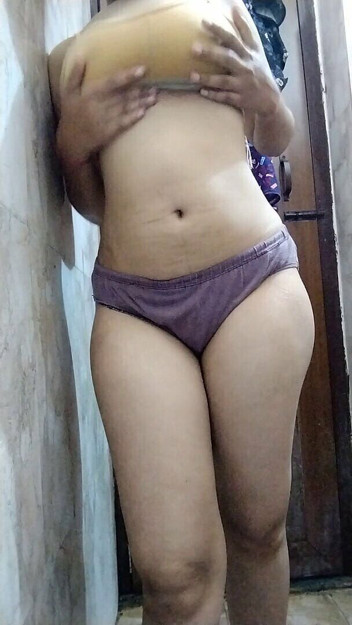 Riya Thakur: Hice Un Video De La Chica Del Vecino Bañándose Y ...