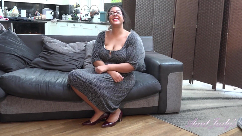 Aunt Judy's: Auntjudys - 毛茸茸的胖熟女cassy hill展示她的天然巨乳