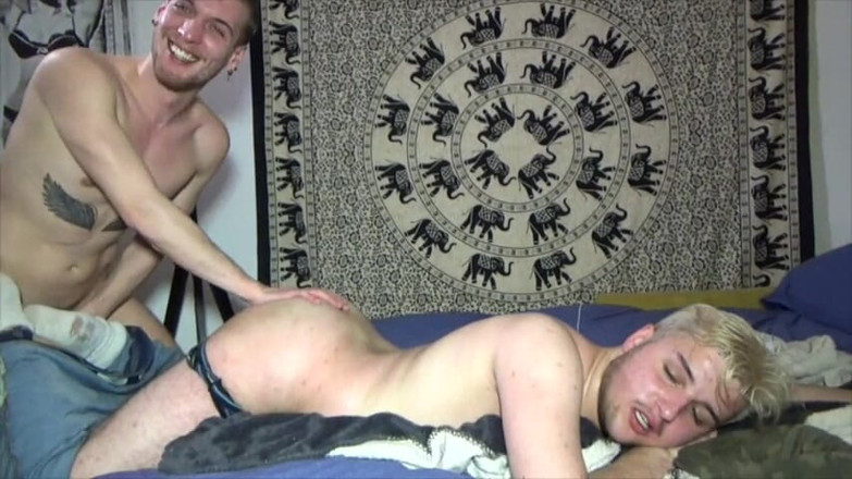 Gaybareback: Feminate cara fodido em pêlo por Romain
