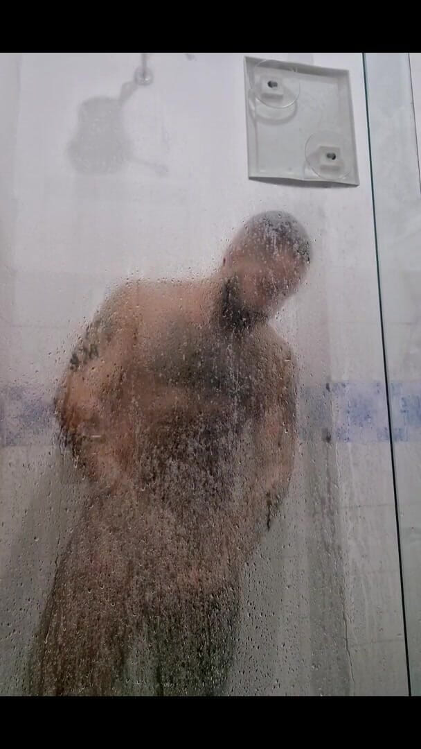 RiqueMartinsRJ: Willst du mit mir in die Dusche hüpfen?