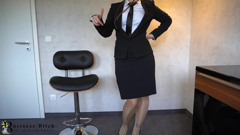 Business Bitch: Sexy sekretářka svléká obchodní oblek