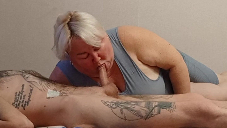 Zona901: Hàng xóm thích nó khi tôi xuất tinh trong miệng...