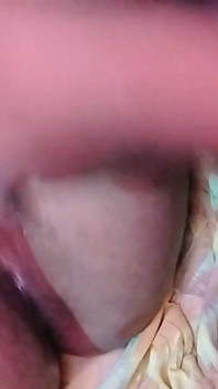 当他们在一起时，我喜欢和我的继妹发生性关系。