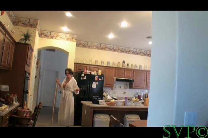 Wicked Smoking Stepmothers: Hete stiefmoeder rookt sigaretten en pik op de trap