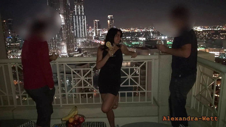 Alexandra Wett: 在迪拜啪啪谢赫撕开我的屁股！