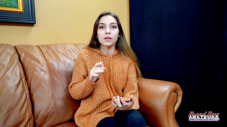 Brand New Amateurs: Moja cutie coed friend oszukuje Kataljna Kittin cipki do cipki...