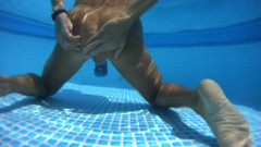 Latex Toys: Leche en la piscina