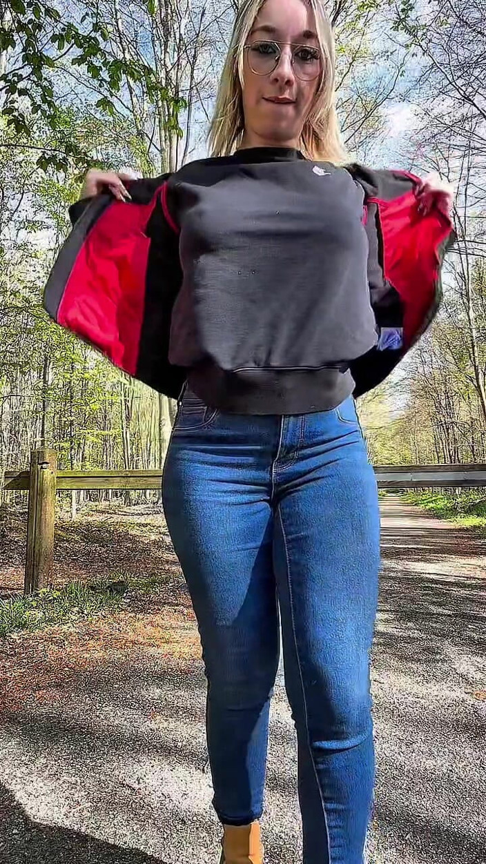 GIULIANA_OFFICIEL: Me Toco El Culo En El Bosque Y Me Eyaculo