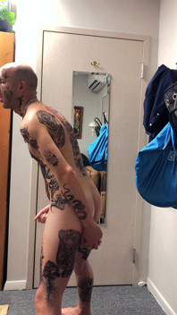 Tatted twink自慰独奏