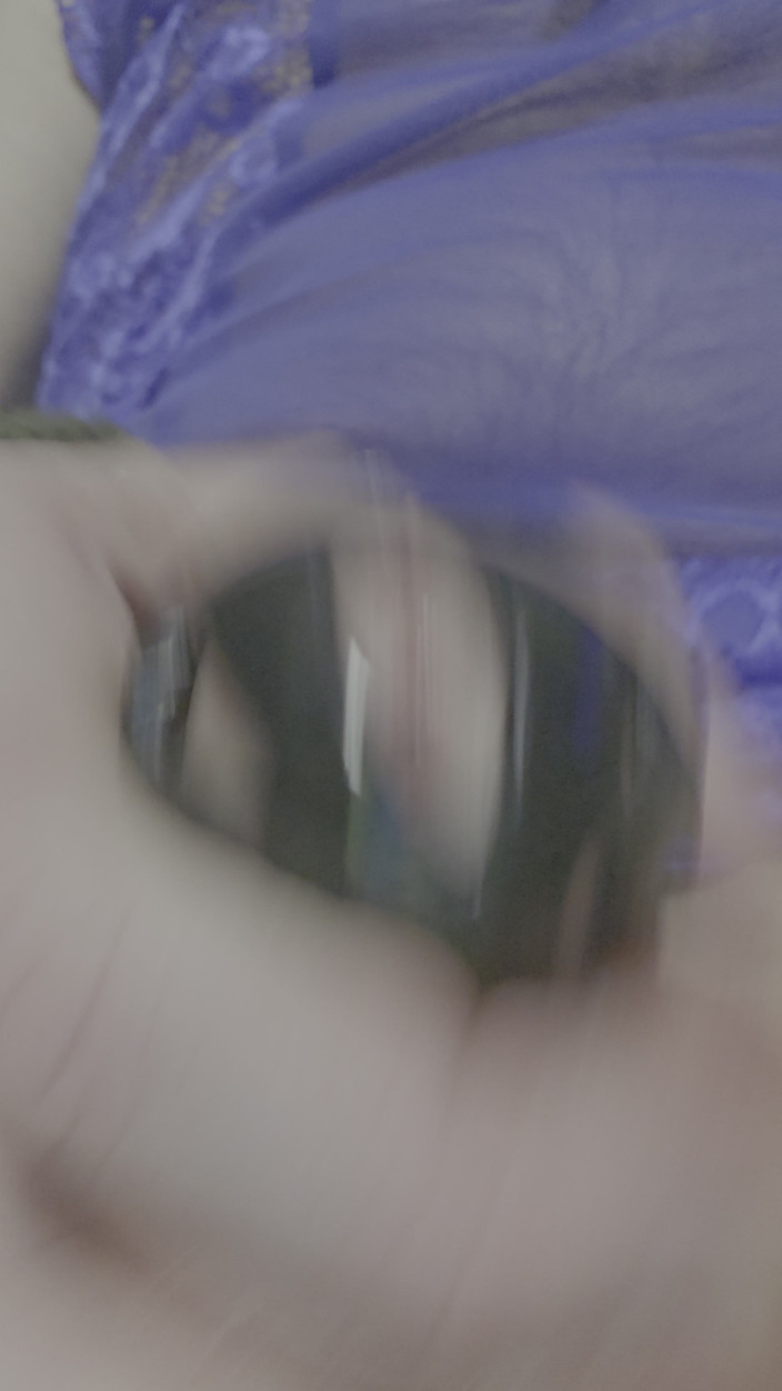 ALISA_XxX_: Alice masturba su clítoris en una jaula