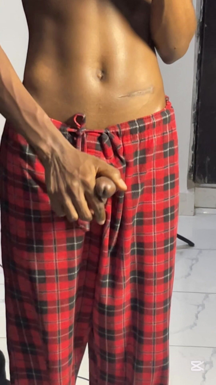 Aded-Toxic: Twink masajı ve büyük yarakla oynama