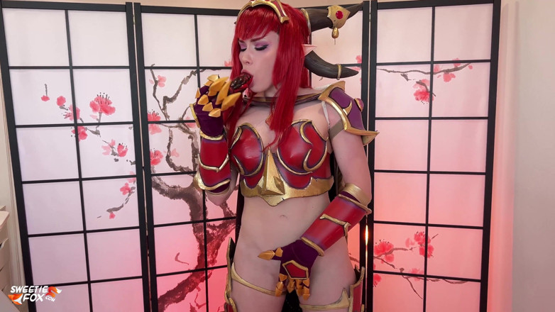 Sweetie Fox: Горячая грудастая Alexstrasza из Warcraft Deepththats и жестко трахает член в видео от первого лица