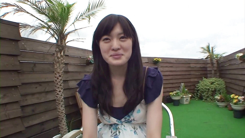 Asiatiques: 甜美的亚洲小妞以第一人称视角抽干坚硬的鸡巴