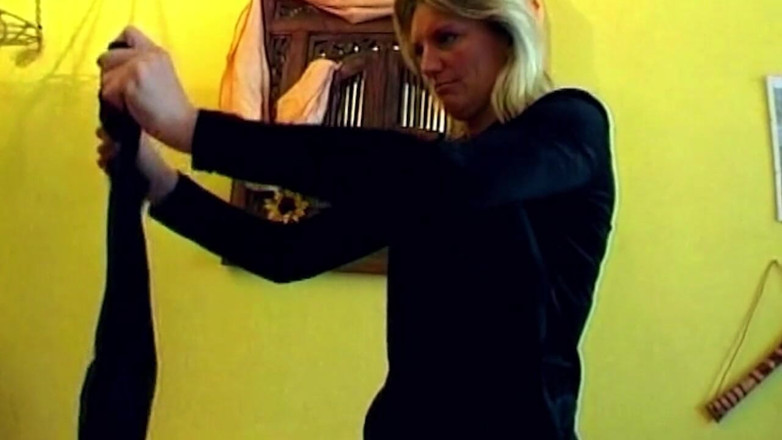 My German Amateurs: Blond amateur-poesje diep gevingerd van dichtbij