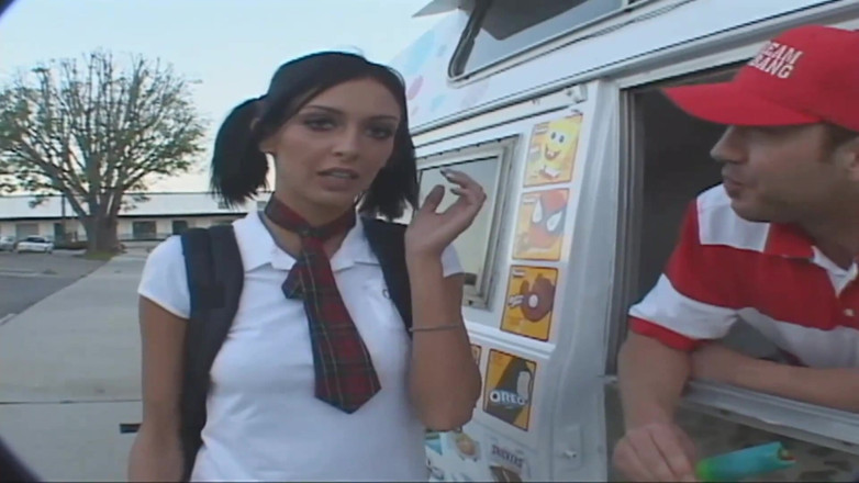 TeenXXX Stories: Sexy teenagerka s copánky ošukaná a vystříkaná do kundičky ve...