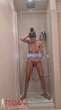 Was für ein heißer Sperma-Shot die heiße Daniela Santos verpasst hat.