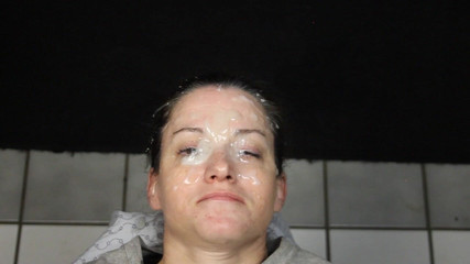 Dirty Dees: Она вернулась, а ее лицо покрыто большой порцией яиц