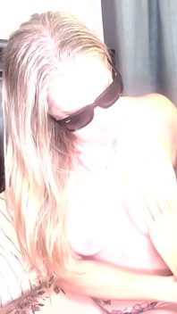 Cinque MILFs vengono scelte per succhiare e scopare ragazzi diversi