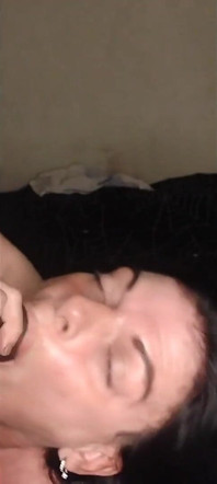 抓到继妹玩弄自己。